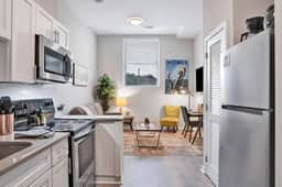 Beautiful 1 BR Renovated Apt in downtown - Image 5