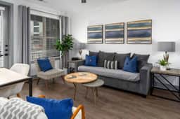 Grandview Apartment: Shops, Restaurants Nearby! - Image 4