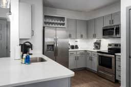 Grandview Apartment: Shops, Restaurants Nearby! - Image 5