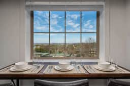 Highland Park Apt w/ Skyline Views + Parking - Image 4