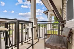 Luxury 2 Br Townhouse with Garage + Pool - Image 4