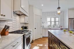 Stylish 4BR near Avondale Restaurants | Sleeps 10 - Image 3