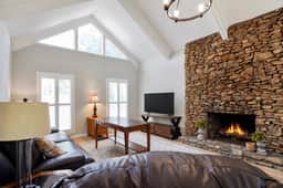 3 BR 2 BA Duplex near interstate - Image 4