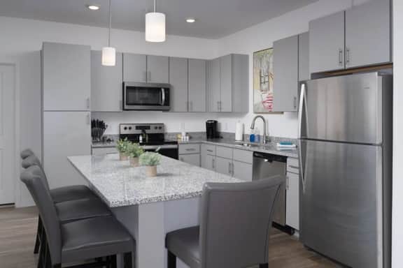 2 King Suites + Pool Near Oak Mountain - Image 4