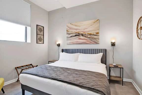 Beautiful 1 BR Renovated Apt in downtown - Image 4