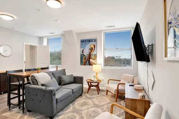 City Center Apartment - Free Parking & Great Views - Image 4