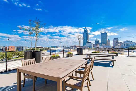City Center Apartment - Free Parking & Great Views - Image 3