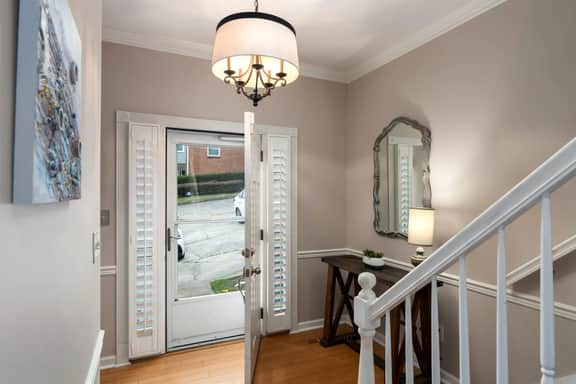Executive 3-Bed Townhouse w/ 2-Car Garage - Image 5