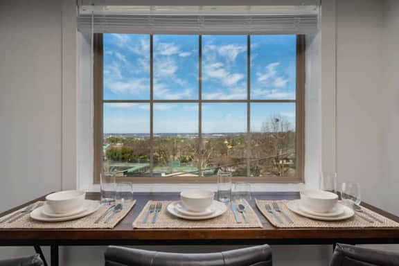 Highland Park Apt w/ Skyline Views + Parking - Image 4