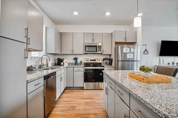 Luxury 2 Br Townhouse with Garage + Pool - Image 3