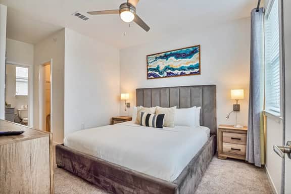 Luxury 2 Br Townhouse with Garage + Pool - Image 5