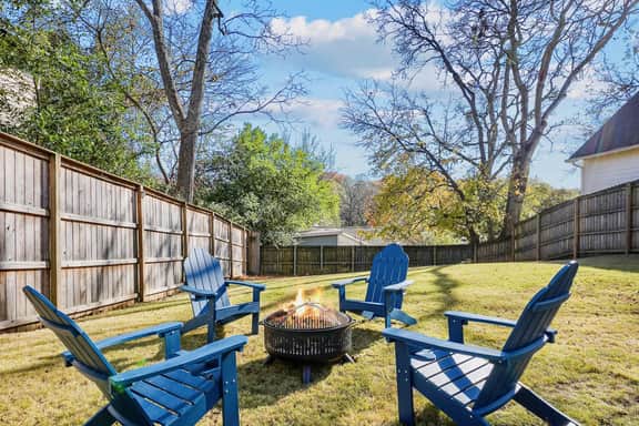 Stylish 4BR near Avondale Restaurants | Sleeps 10 - Image 4