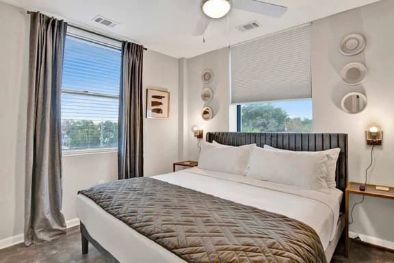 City Center Apartment - Free Parking & Great Views - Image 1