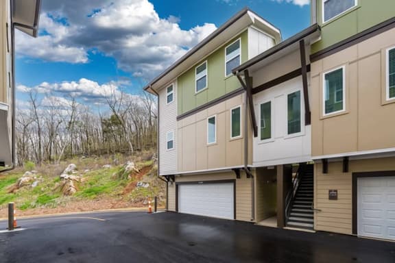 Family Escape w/ Garage, Pool & Park - Image 1