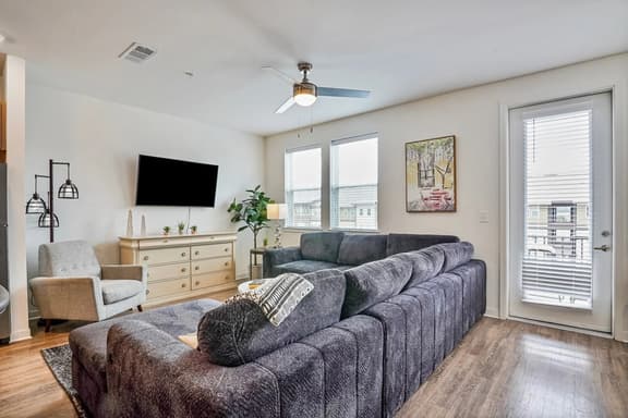 Luxury 2 Br Townhouse with Garage + Pool - Image 1