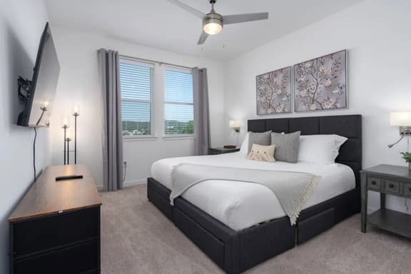 Pet-Friendly Getaway with Pool & Gym - Image 1