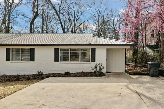 Vestavia 3 BR Great Location - Image 1