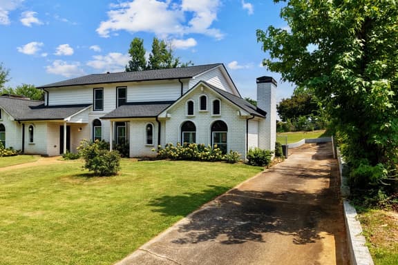 3 BR 2 BA Duplex near interstate - Image 1